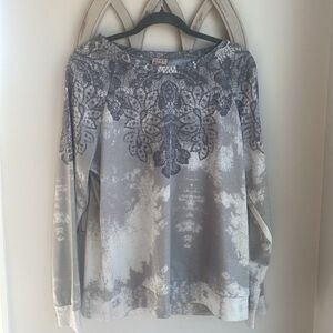 Como Vintage gray & white long sleeve printed faux lace top size XL NWT